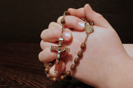 rosary-1211064_640 (c) Myriam Zilles auf Pixabay