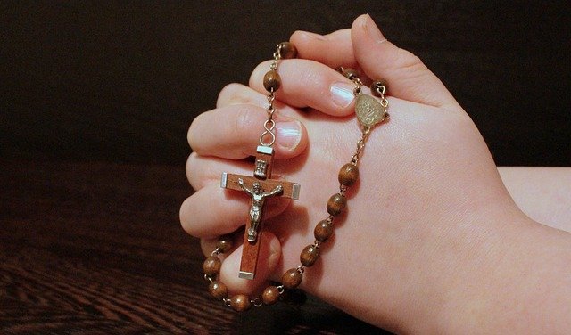 rosary-1211064_640 (c) Myriam Zilles auf Pixabay